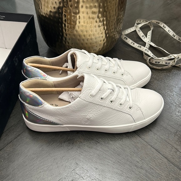 NATURALIZER Morrison Sneakers - Picture 7 of 12